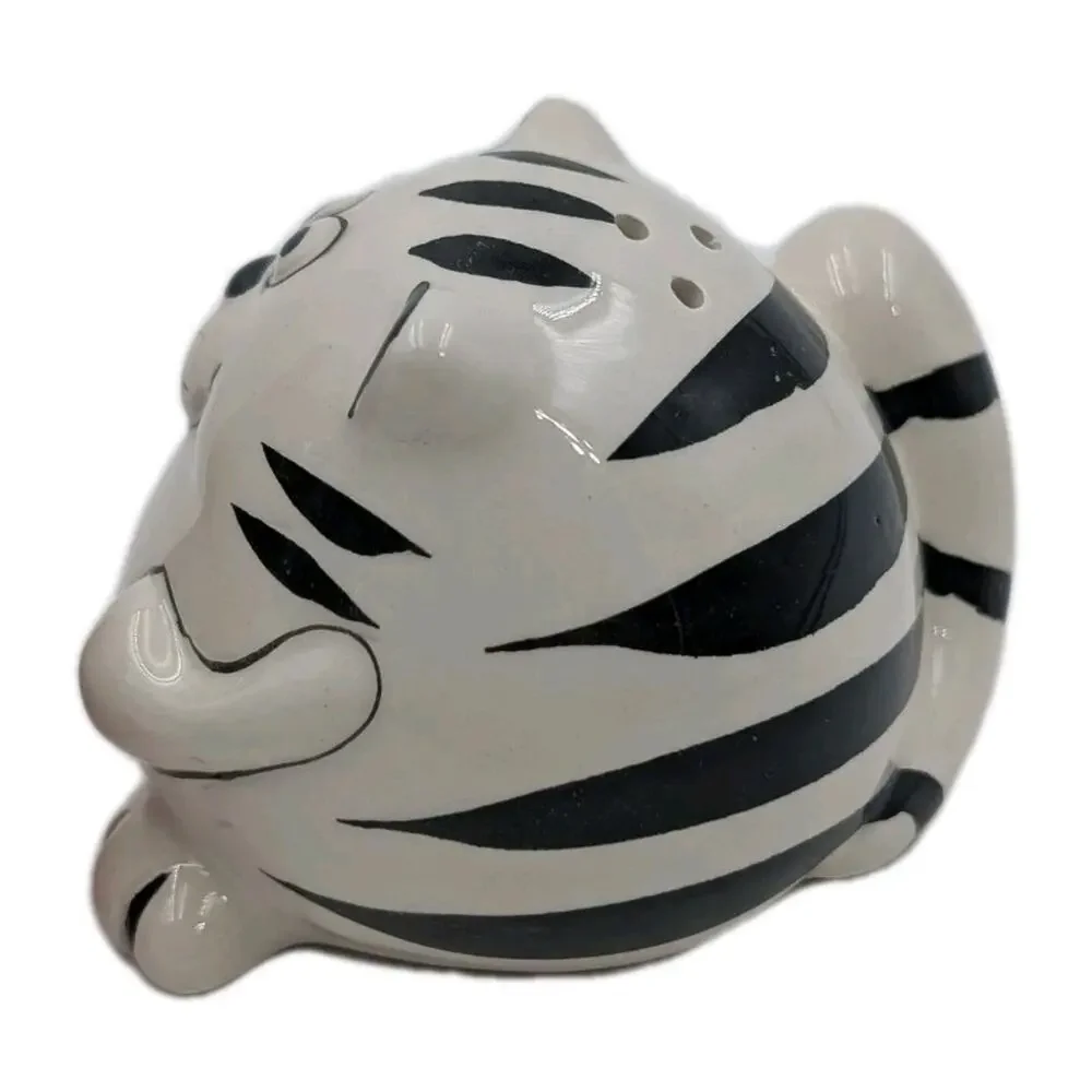 Pier 1 Imports Ceramic Cat Tiger Salt & Pepper Shakers Set Striped Cartoon Cute